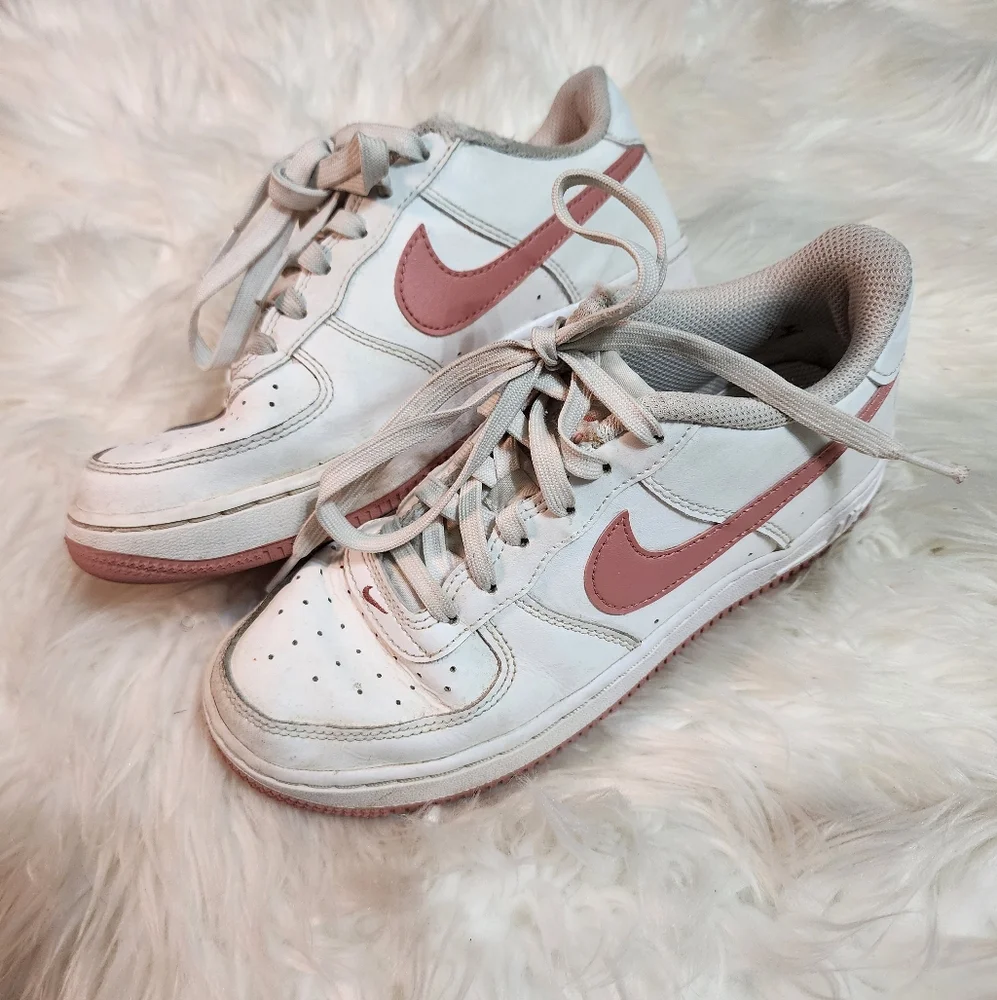 Nike Air Force Swoosh